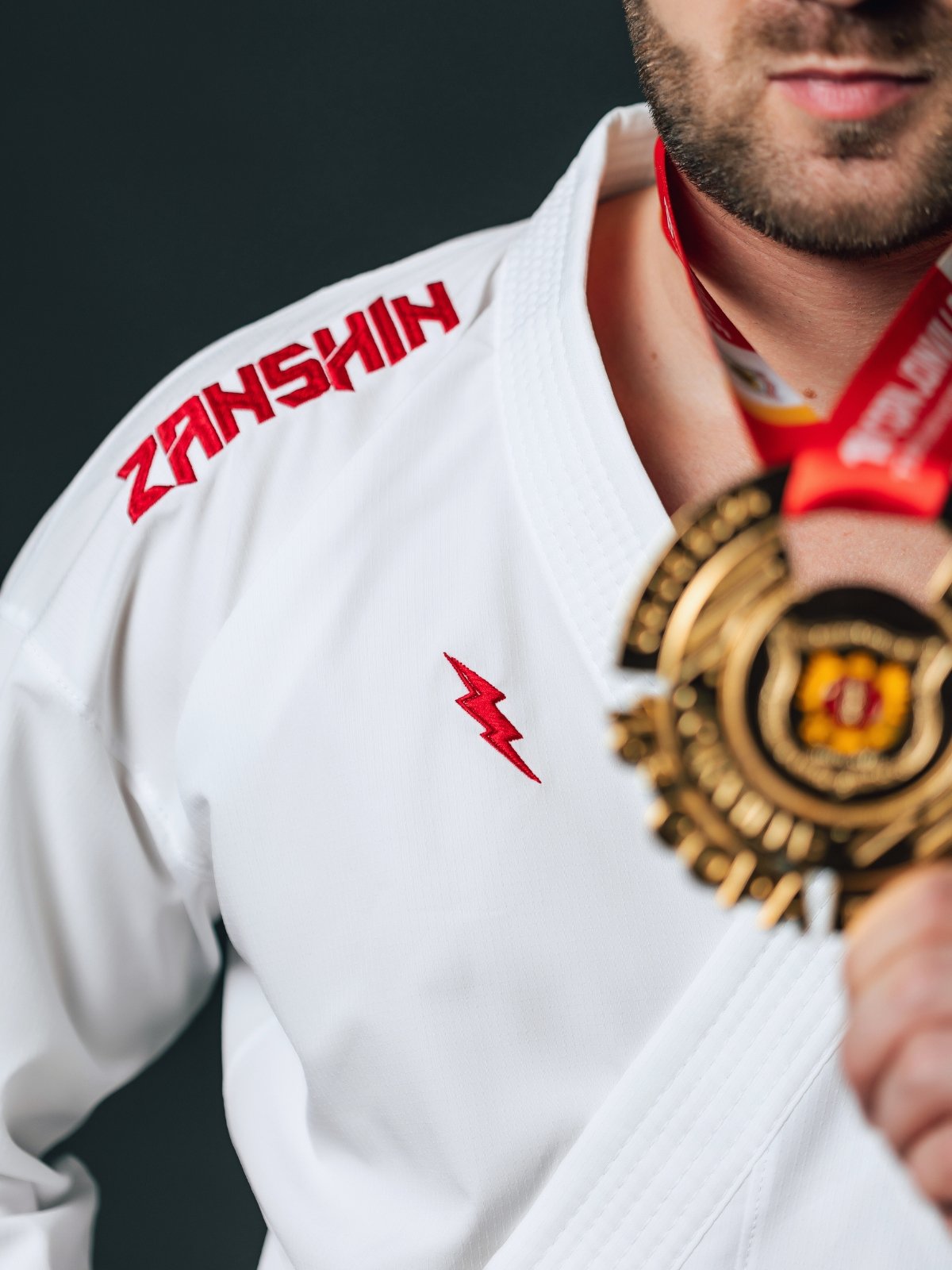 Kit Dois Kimonos Adulto Force Kumite Azul e Vermelho Aprovado CBK