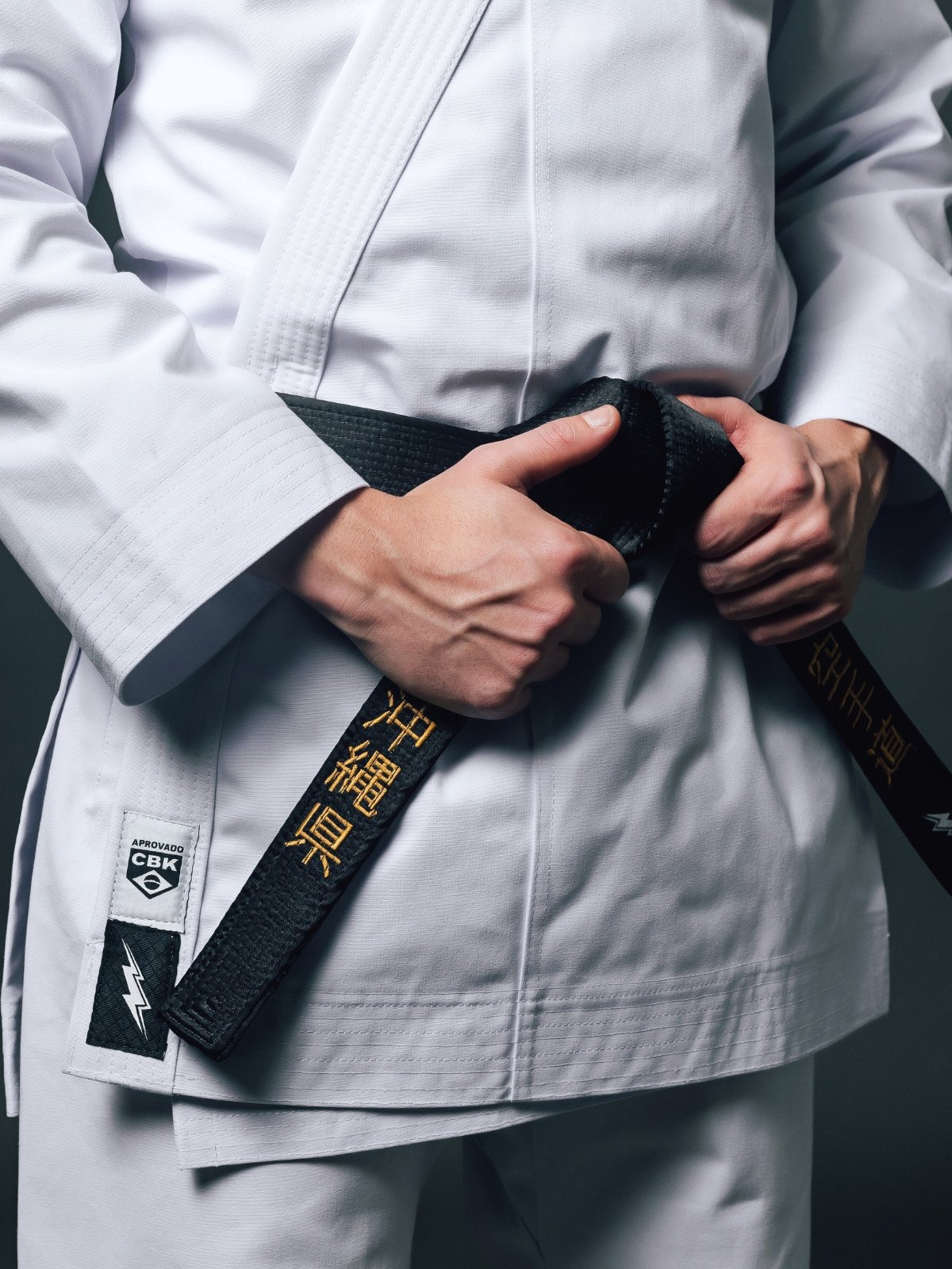 Kit Dois Kimonos Adulto Zanshin Gold Line Kata e Kumite com CBK