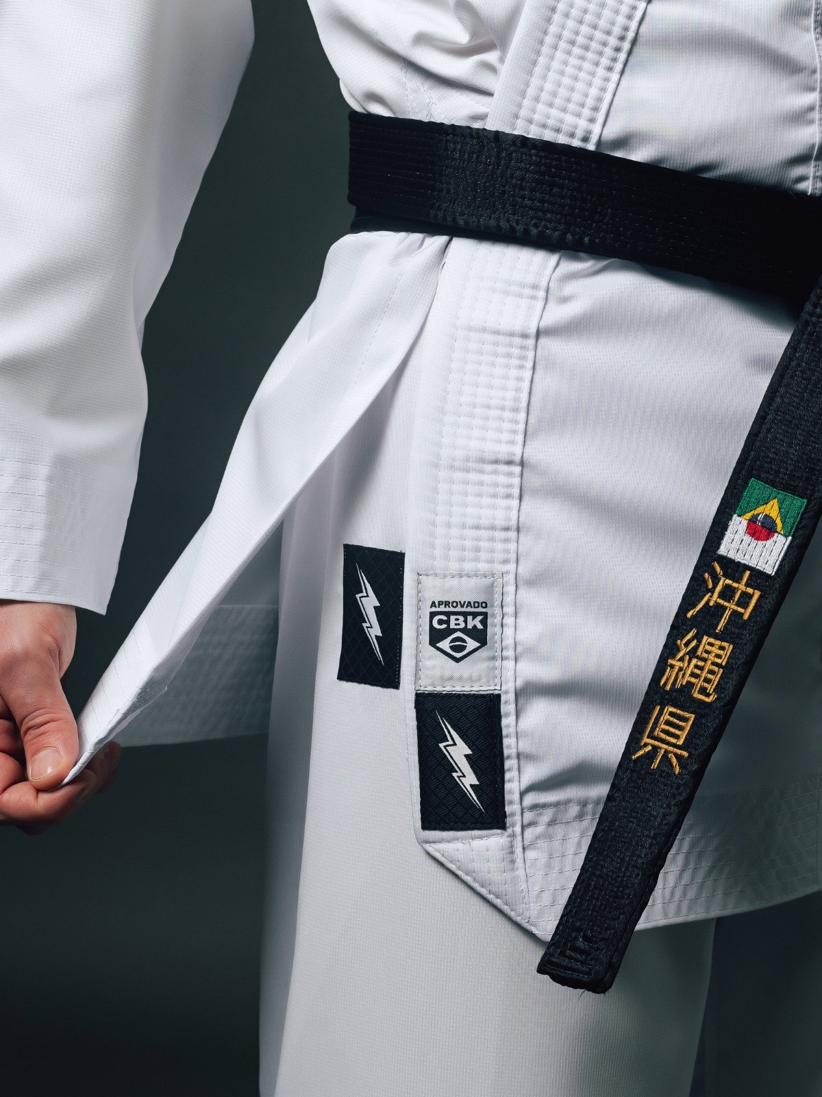 Kit Dois Kimonos Adulto Zanshin Gold Line Kata e Kumite com CBK