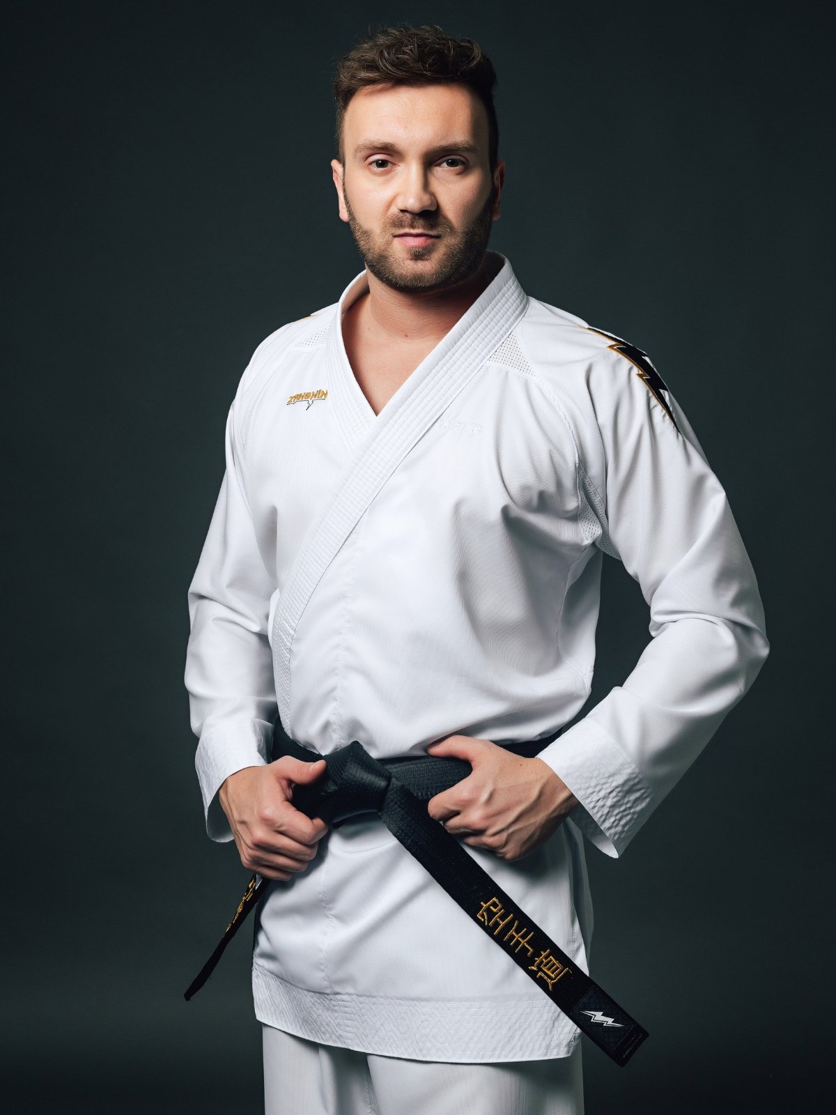 Kit Dois Kimonos Adulto Zanshin Gold Line Kata e Kumite com CBK